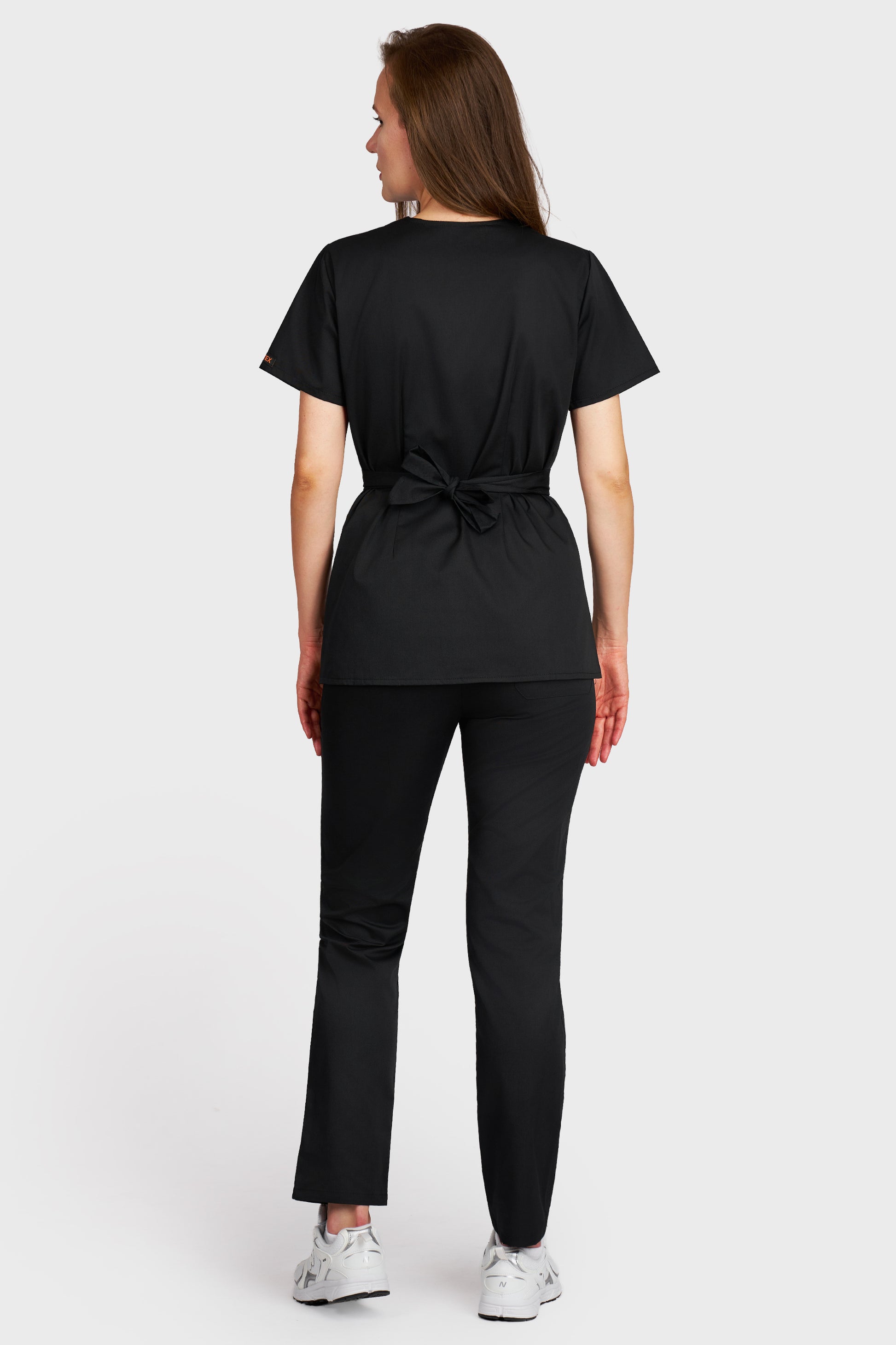 Costum medical femei negru - bluza medicala Kimono si pantaloni cu elastic, vedere din spate - AKITEX