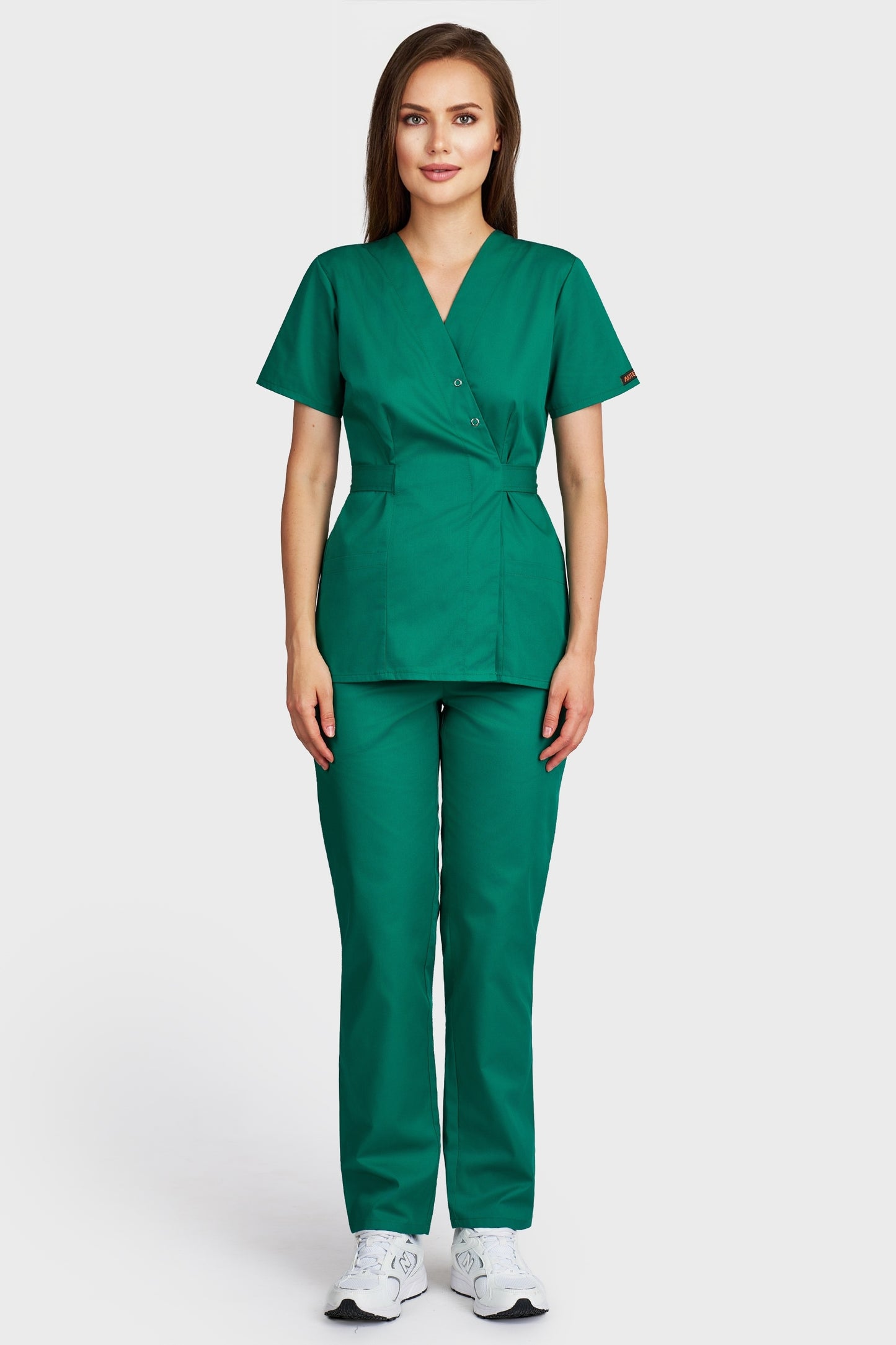 Costum medical femei verde - bluza medicala Kimono si pantaloni cu elastic si snur, vedere din fata - AKITEX