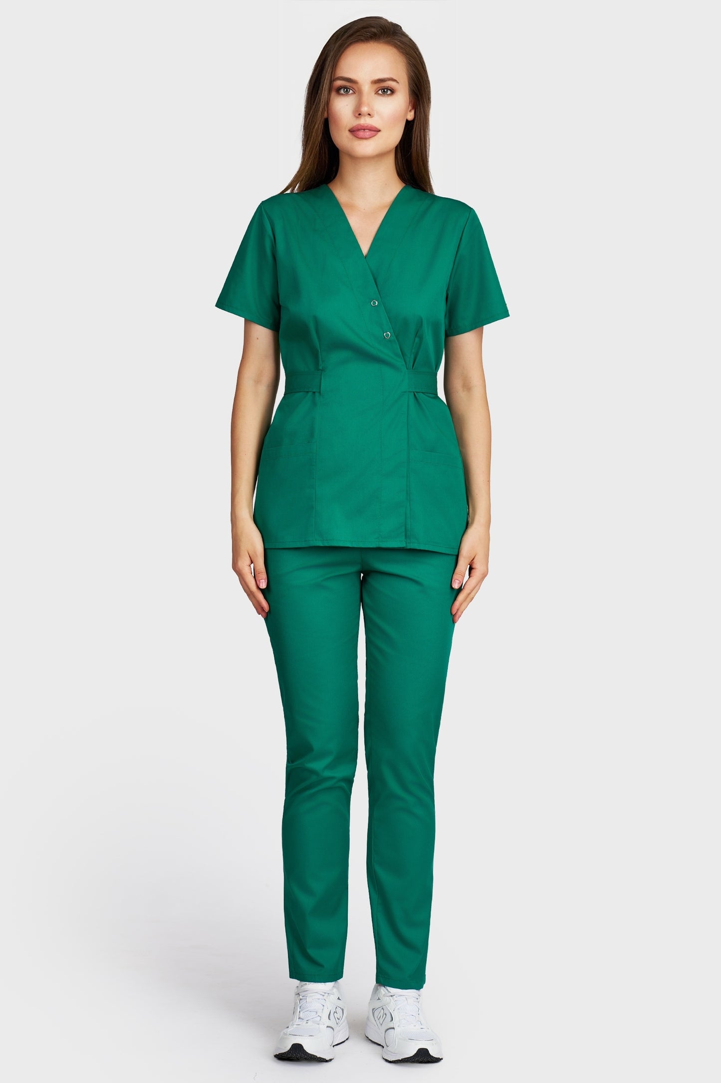 Costum medical femei verde - bluza medicala Kimono si pantaloni cu elastic, vedere din fata - AKITEX