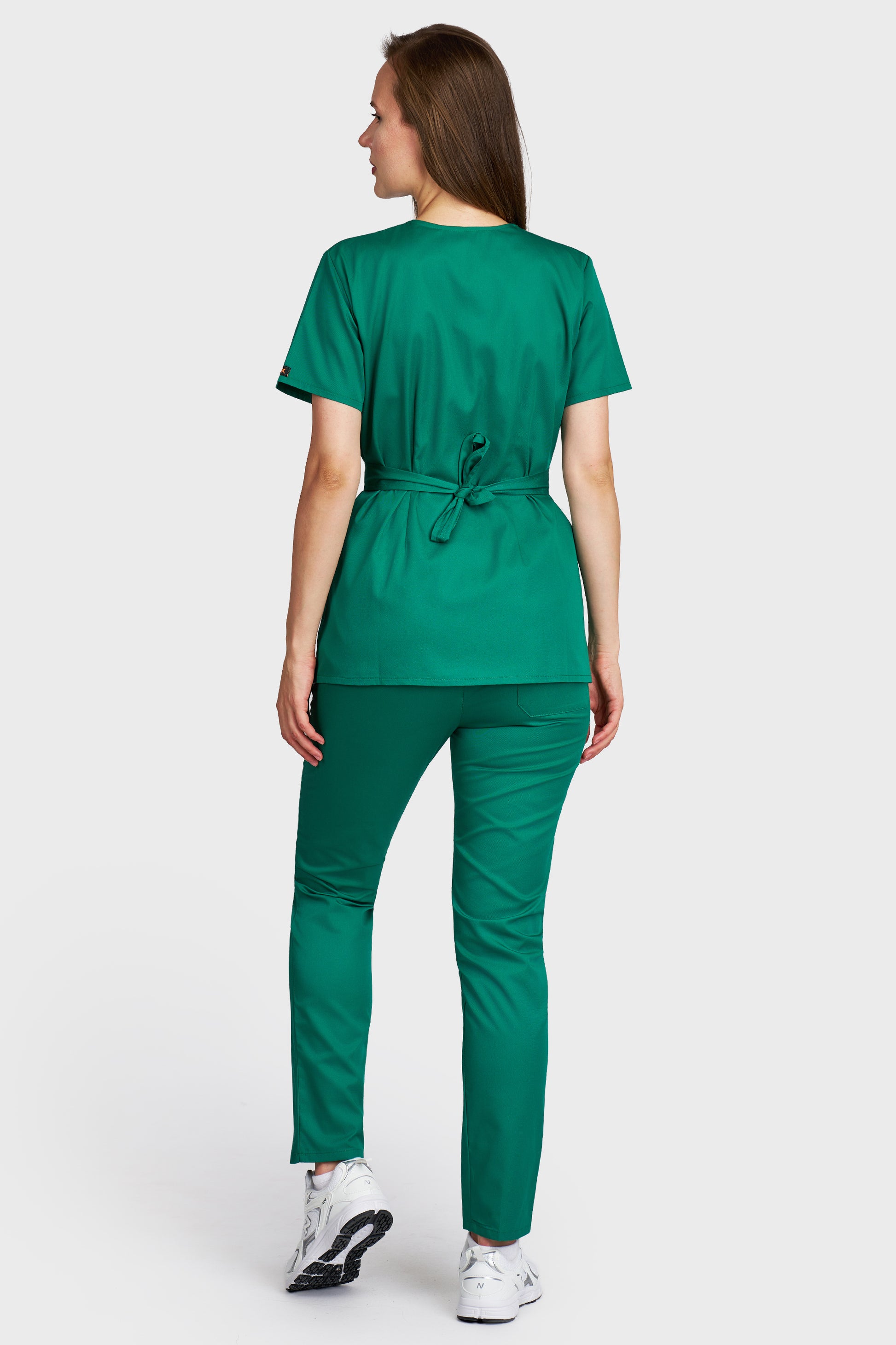 Costum medical femei verde - bluza medicala Kimono si pantaloni cu elastic, vedere din spate - AKITEX