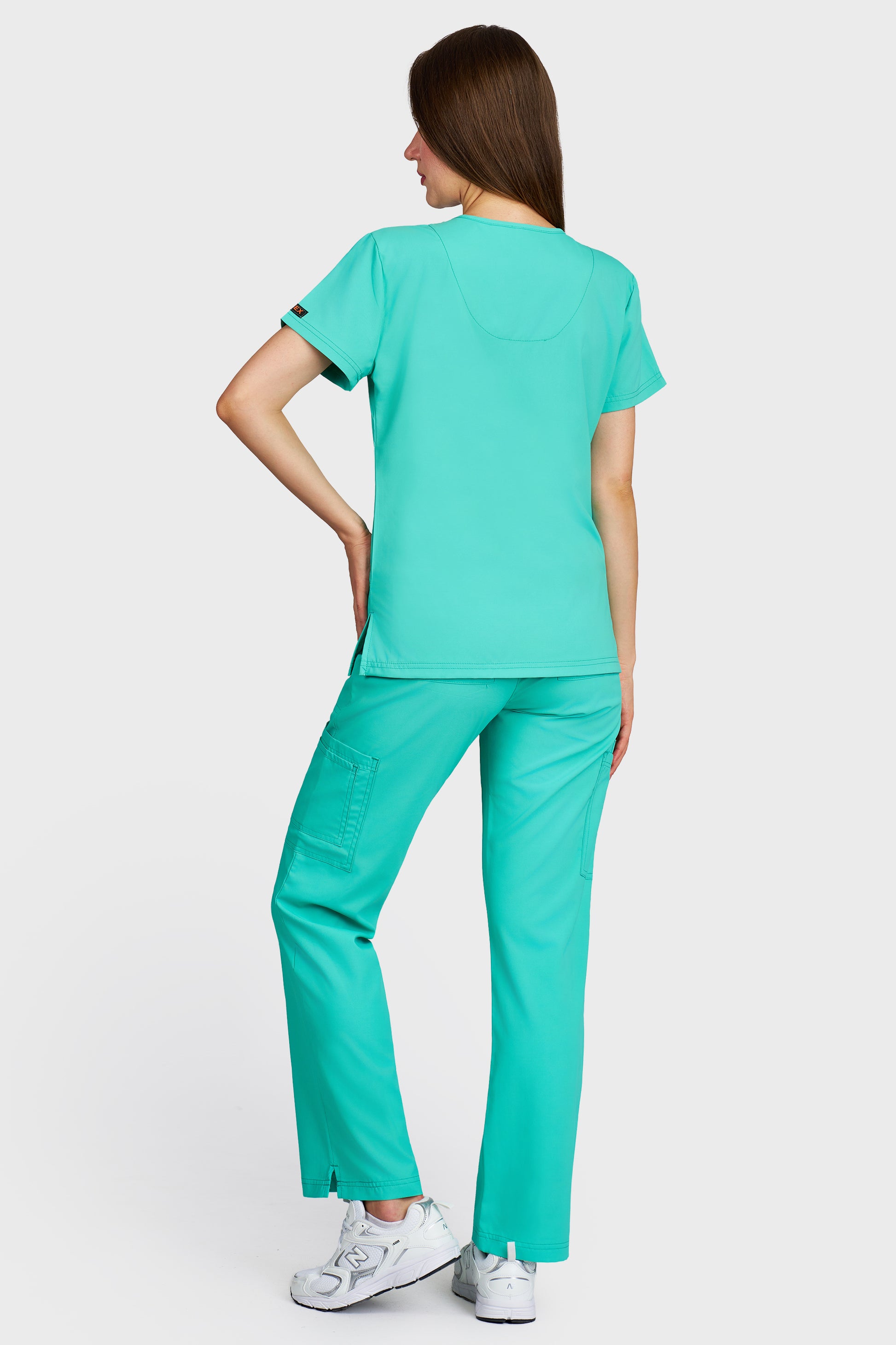 Costum medical femei menta - bluza medicala Tosca si pantaloni Cargo, vedere din spate - AKITEX