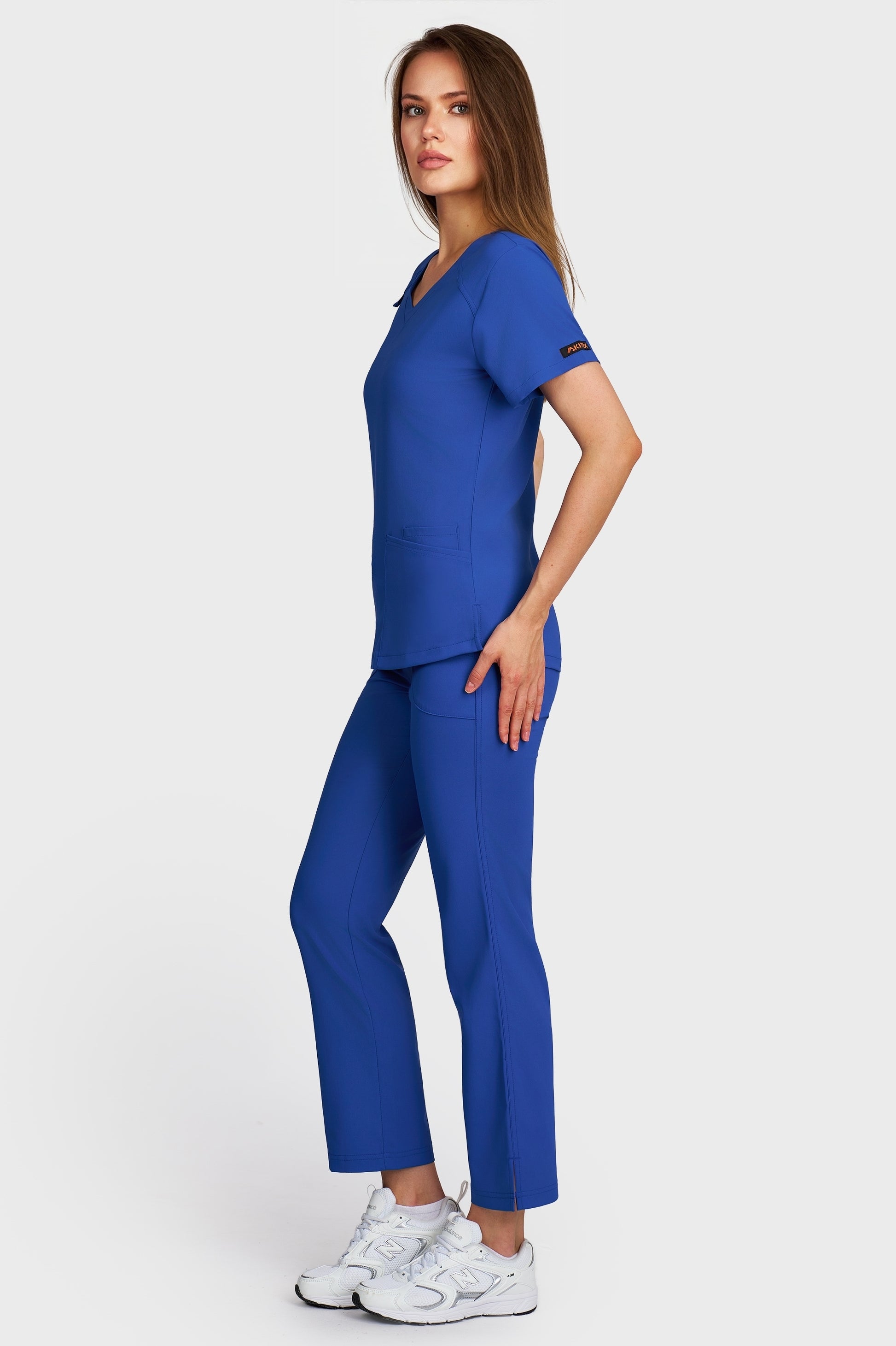 Costum medical femei albastru royal - bluza medicala Tosca si pantaloni Violeta, vedere laterala - AKITEX
