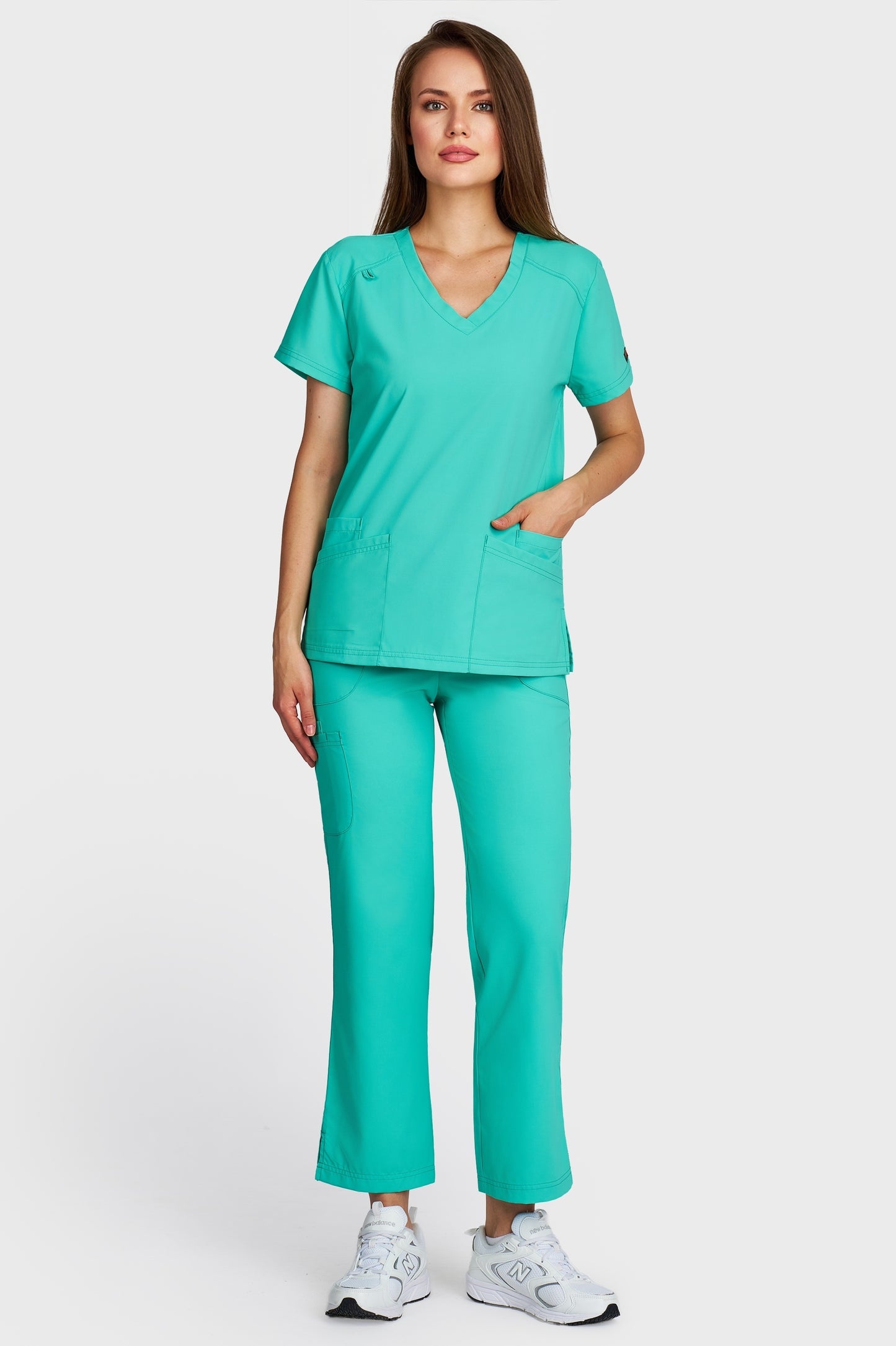 Costum medical femei menta - bluza medicala Tosca si pantaloni Violeta, vedere din fata - AKITEX