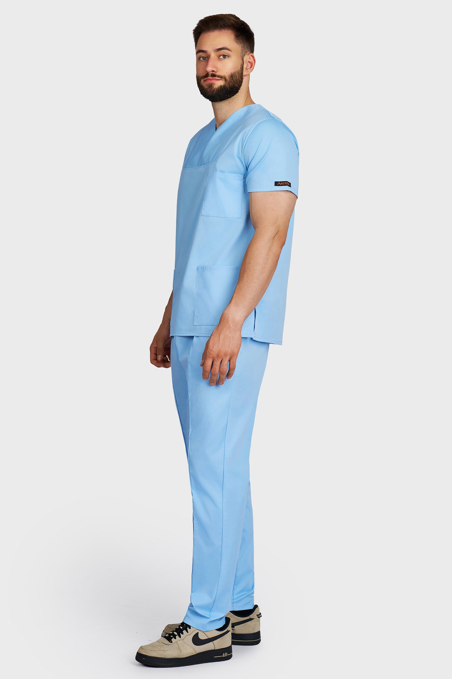 Costum medical barbati light blue - bluza medicala Victoria si pantaloni Alisa, vedere laterala - AKITEX