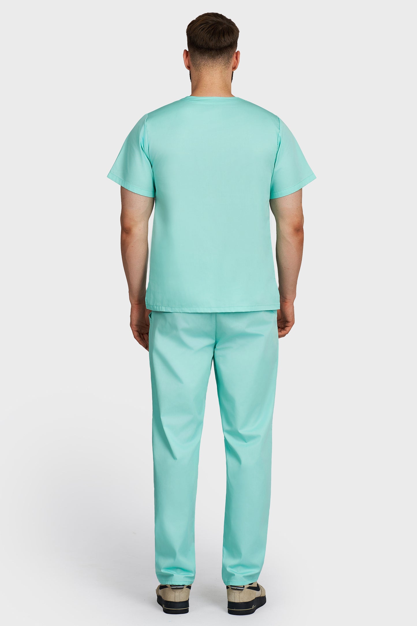 Costum medical barbati menta - bluza medicala Victoria si pantaloni cu elastic si snur, vedere din spate - AKITEX