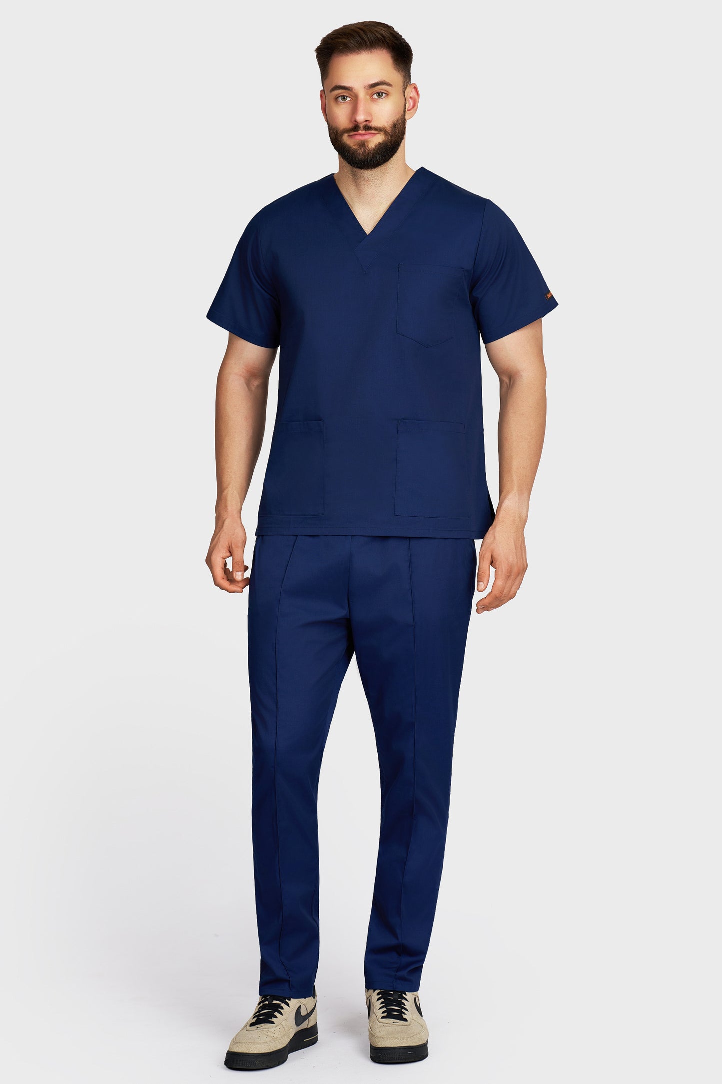 Costum medical barbati navy - bluza medicala cu guler in V si pantaloni Alisa, vedere din fata - AKITEX