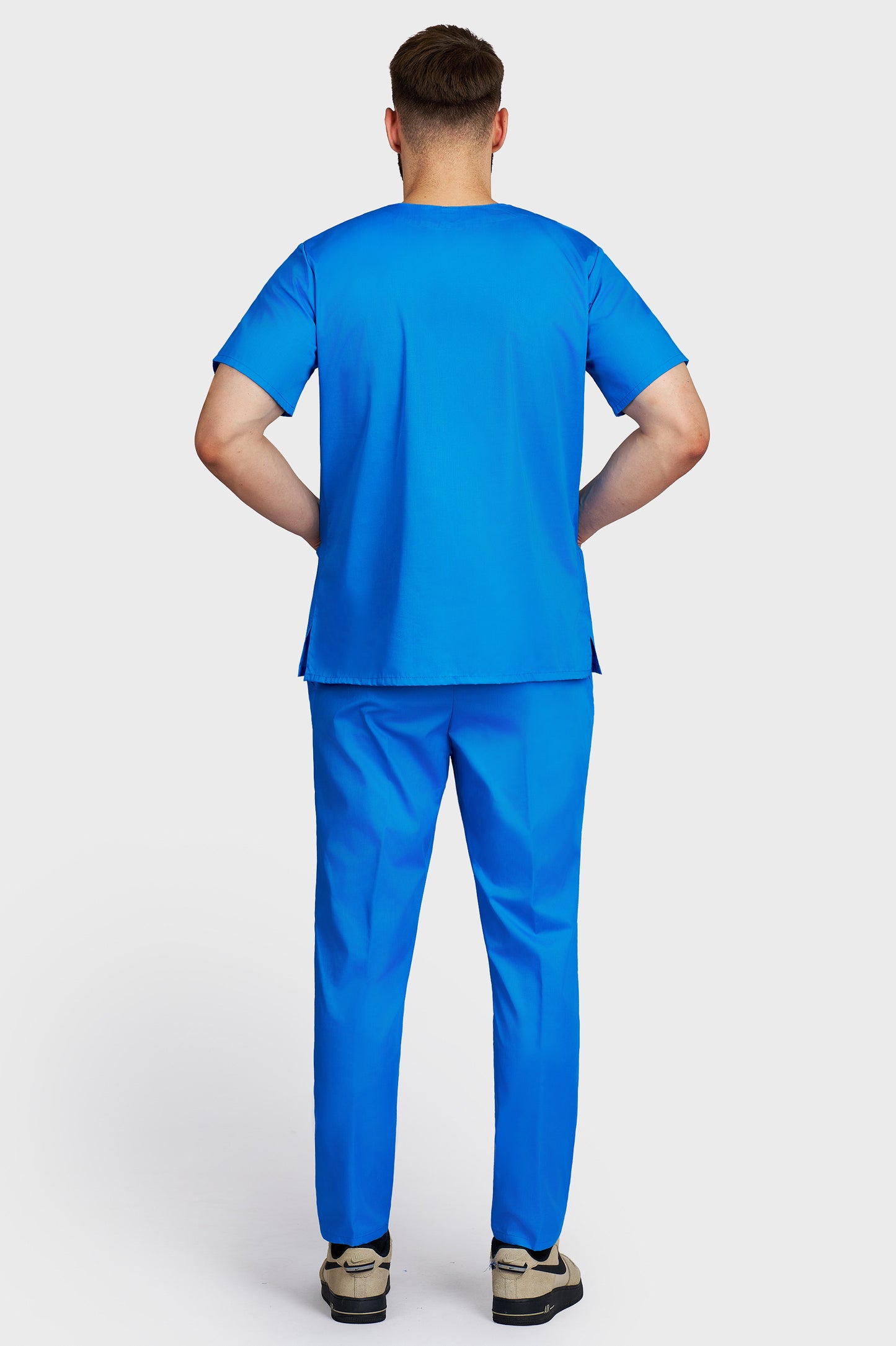 Costum medical barbati turquoise - bluza medicala Victoria si pantaloni Alisa, vedere din spate - AKITEX