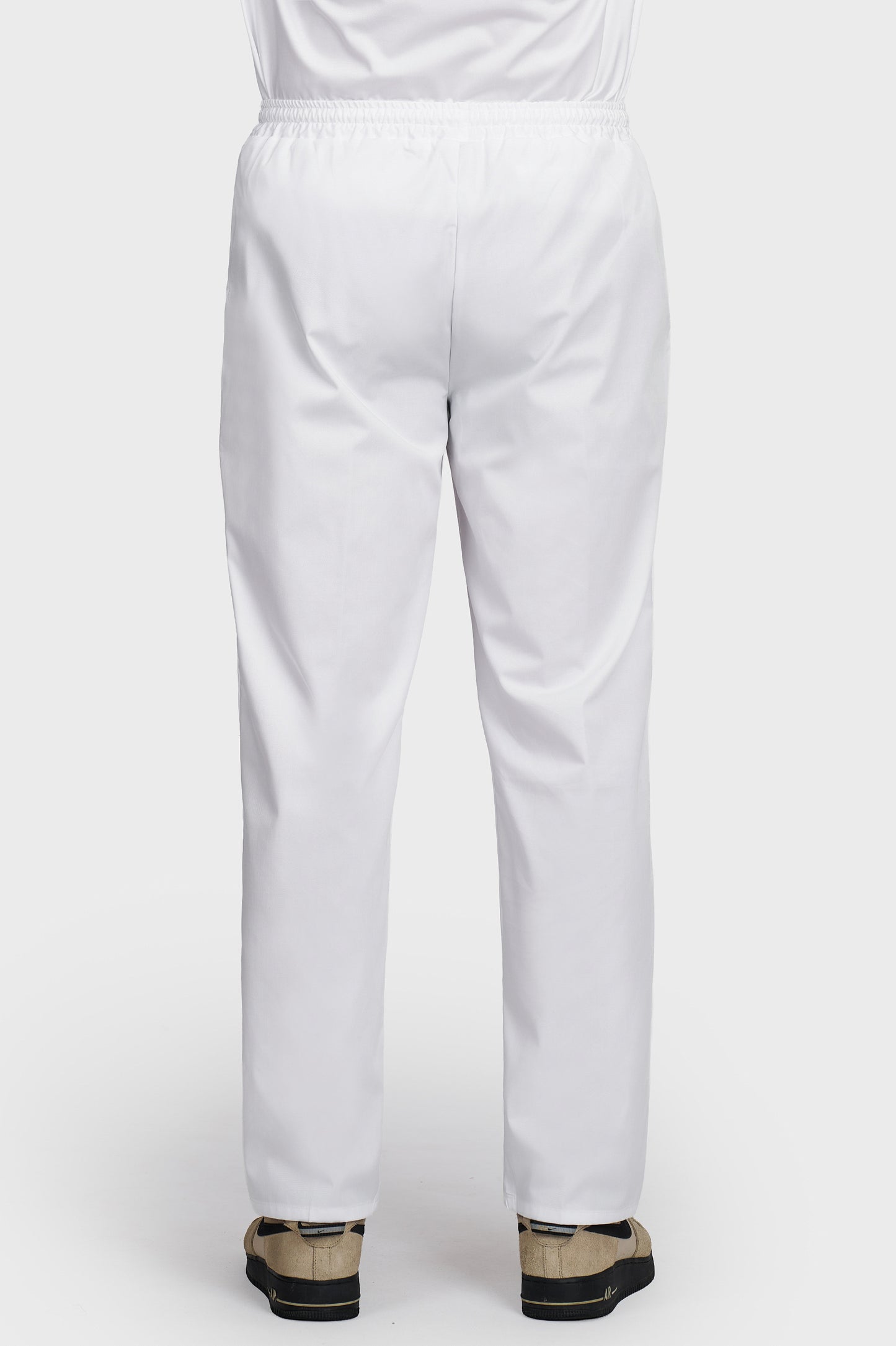 Pantaloni medicali barbati cu elastic si snur alb - vedere din spate - AKITEX