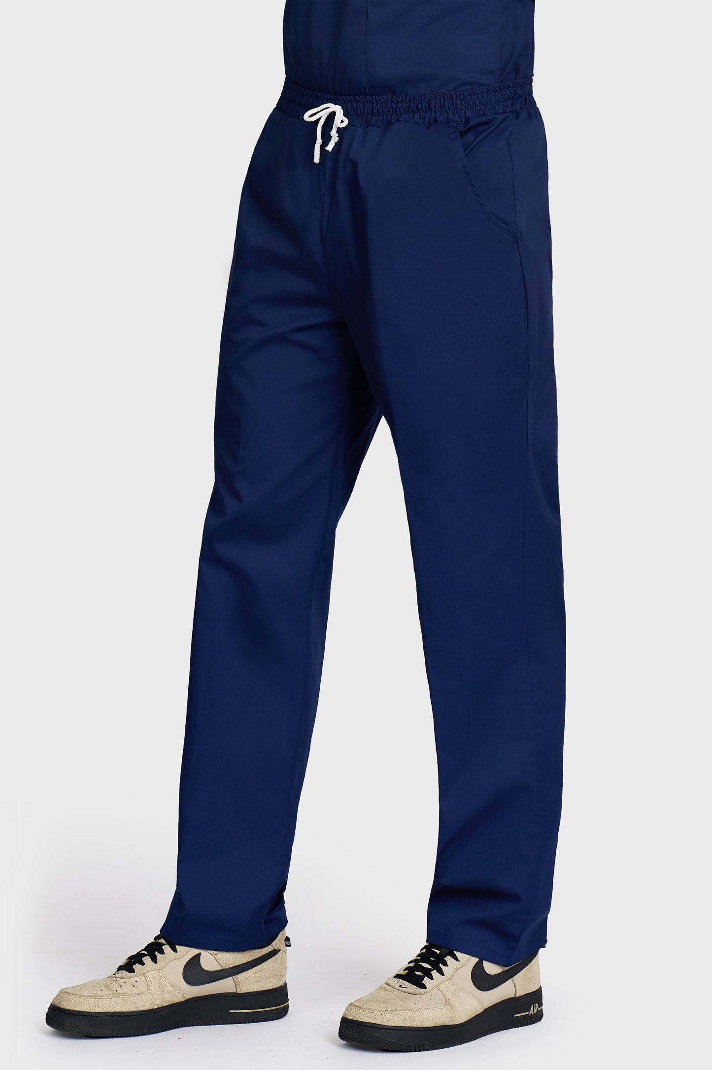 Pantaloni medicali barbati cu elastic si snur bleumarin - vedere laterala - AKITEX