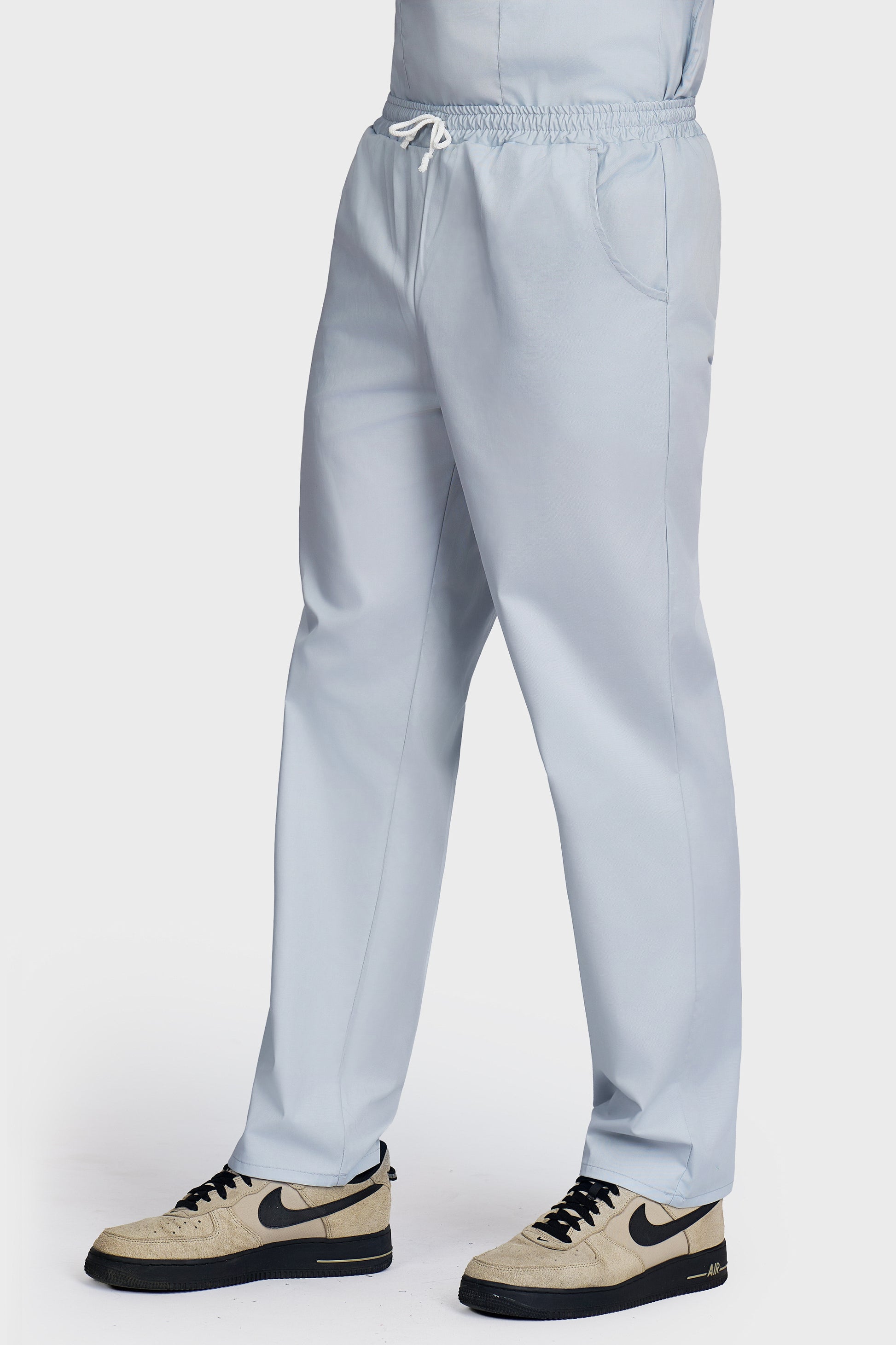 Pantaloni medicali barbati cu elastic si snur gri - vedere laterala - AKITEX