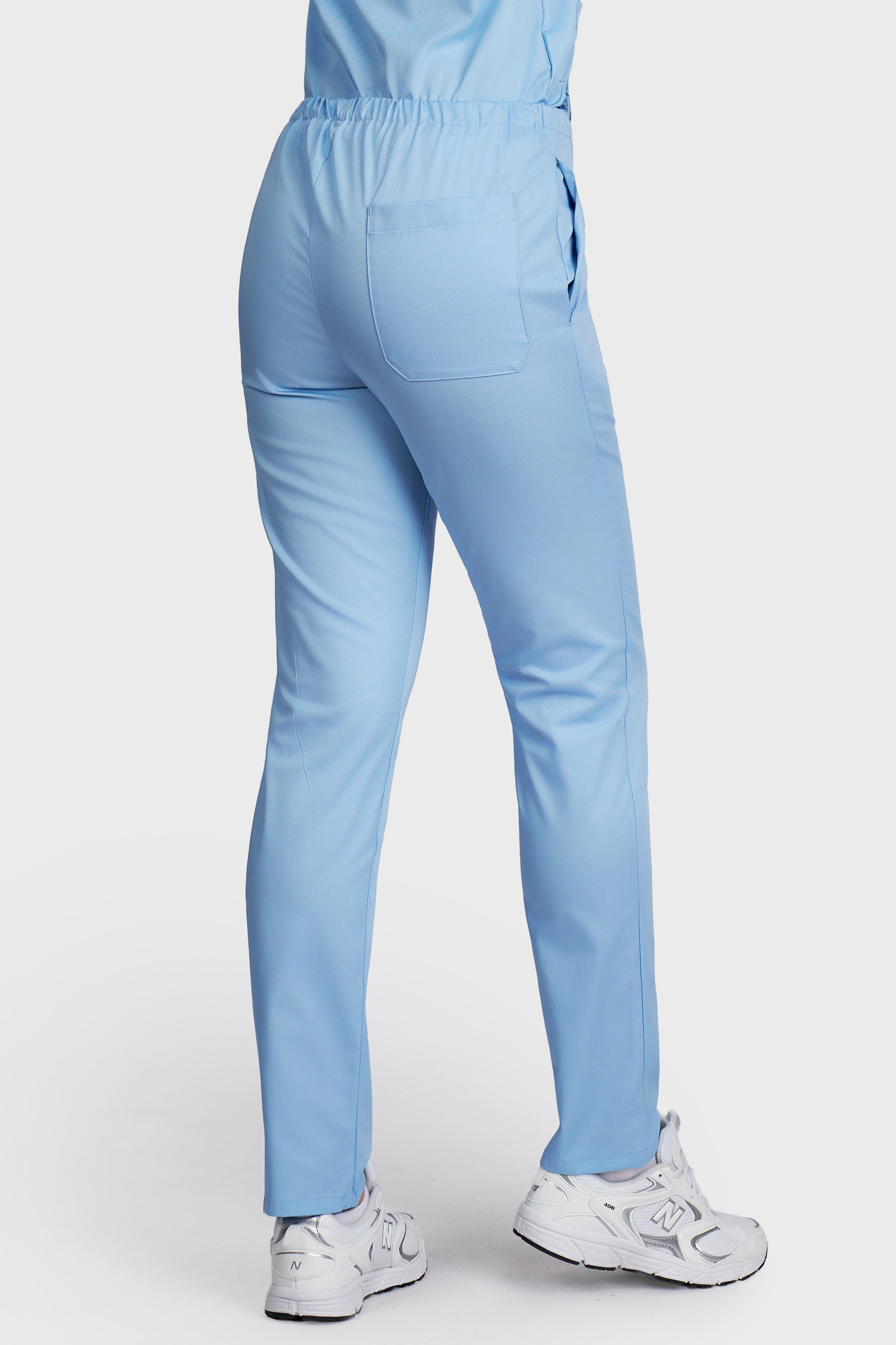 Pantaloni medicali femei cu elastic bleu deschis - vedere din spate - AKITEX