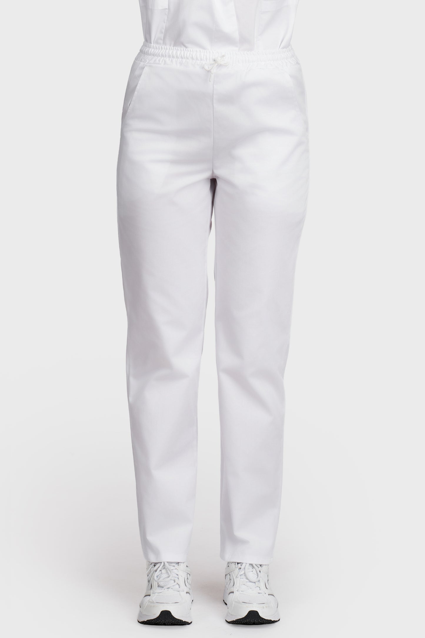 Pantaloni medicali femei cu elastic si snur alb - vedere din fata - AKITEX