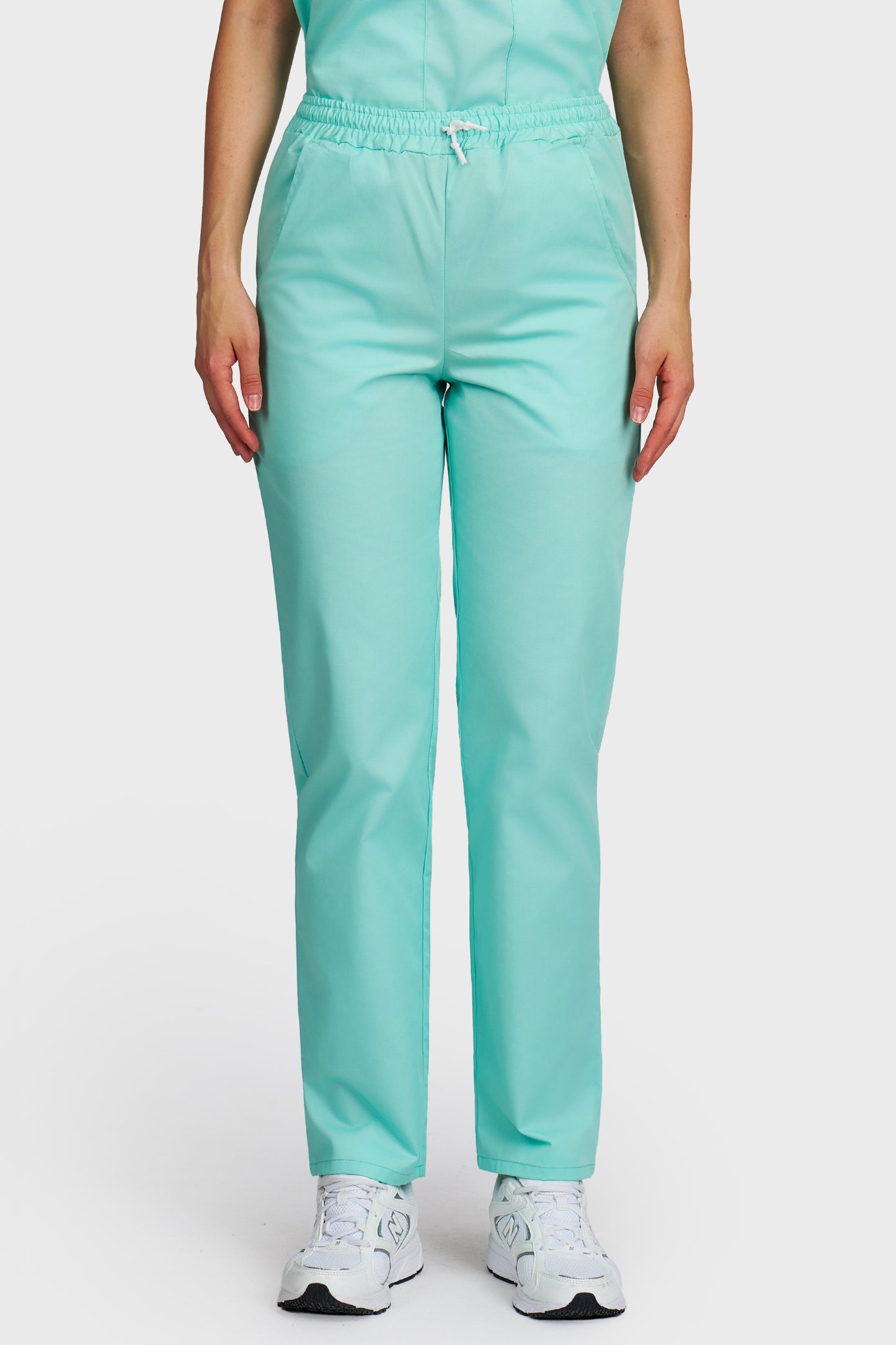 Pantaloni medicali femei cu elastic si snur menta - vedere din fata - AKITEX